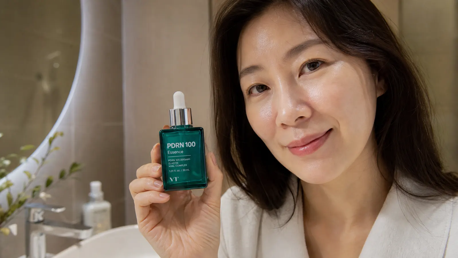 VT PDRN 100 Essence bottle next to an ingredient label displayed on a smartphone screen
